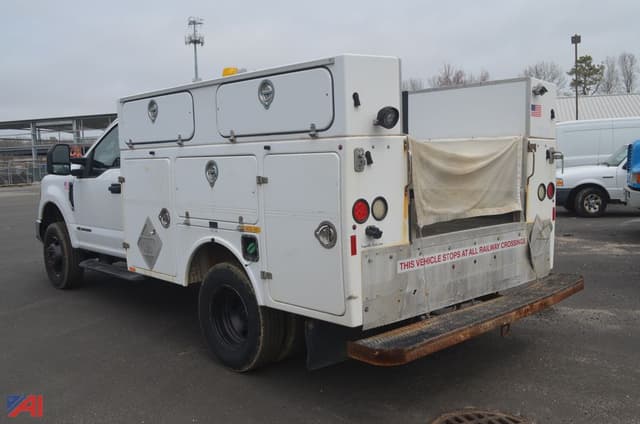 Image of Ford F-350 equipment image 1