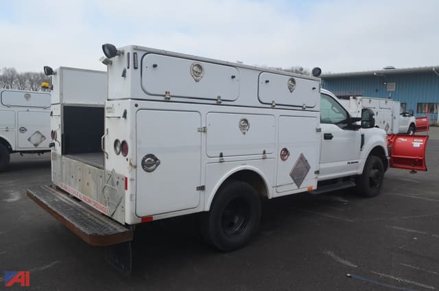 Image of Ford F-350 equipment image 2