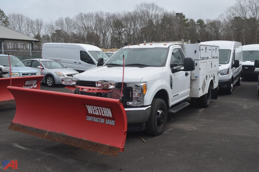 2017 Ford F-350 Equipment Image0