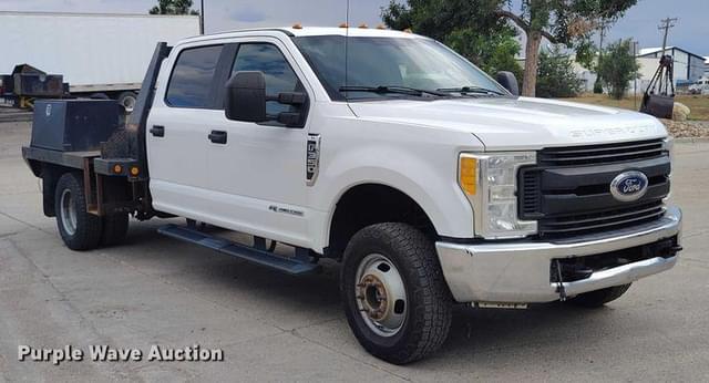 Image of Ford F-350 equipment image 2