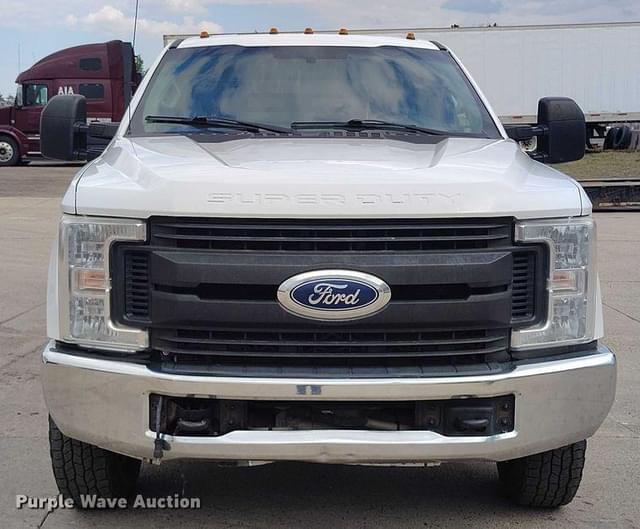 Image of Ford F-350 equipment image 1