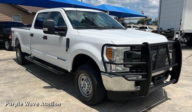 Image of Ford F-350 equipment image 2