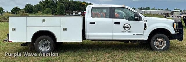 Image of Ford F-350 equipment image 3
