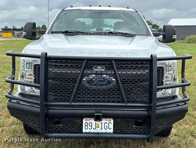 Image of Ford F-350 equipment image 1