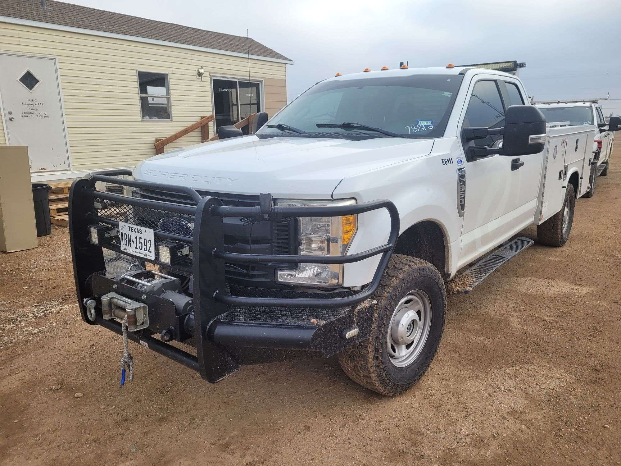 2017 Ford F-350 Equipment Image0