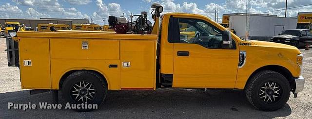 Image of Ford F-350 equipment image 3