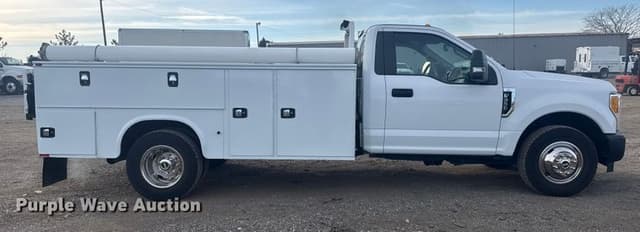 Image of Ford F-350 equipment image 3