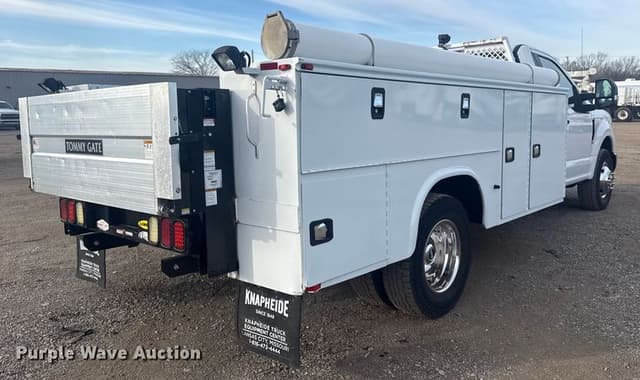 Image of Ford F-350 equipment image 4