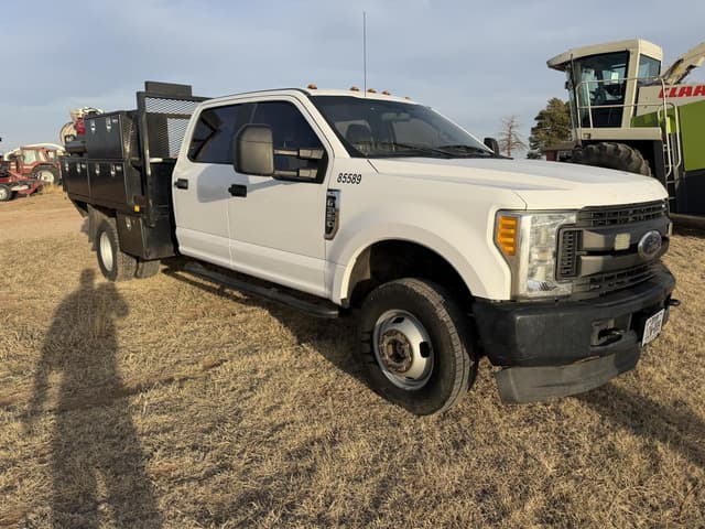 Image of Ford F-350 equipment image 1