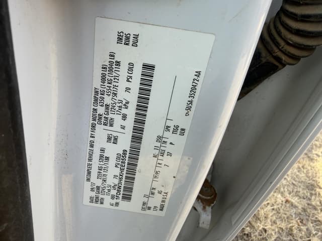 Image of Ford F-350 equipment image 3