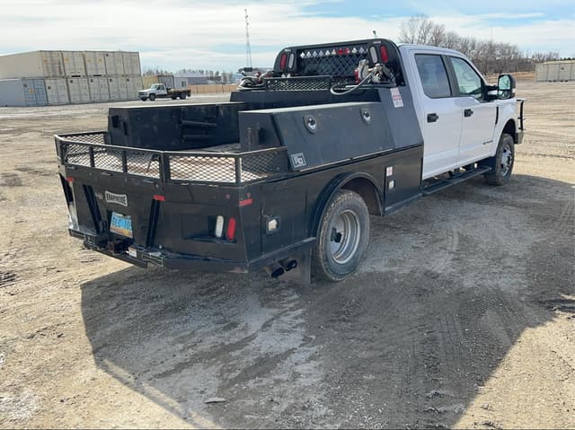 Image of Ford F-350 equipment image 3