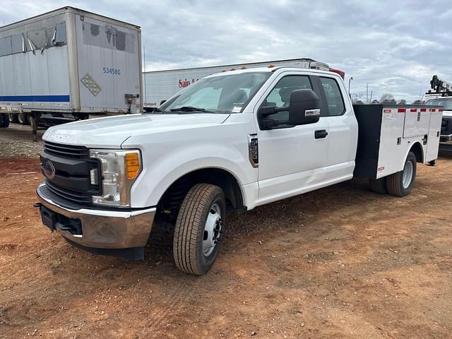 Image of Ford F-350 equipment image 1