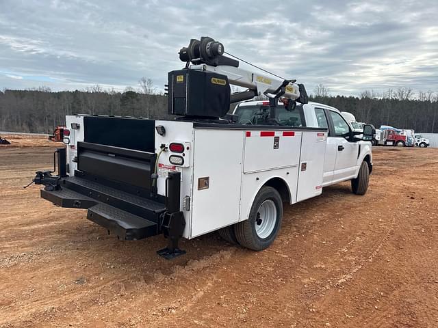 Image of Ford F-350 equipment image 4