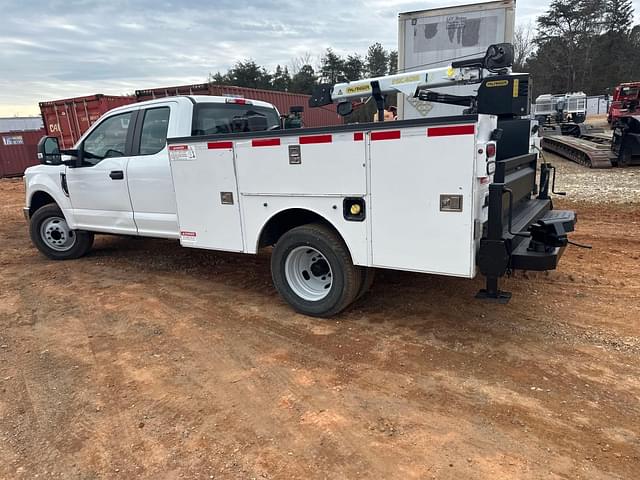 Image of Ford F-350 equipment image 3