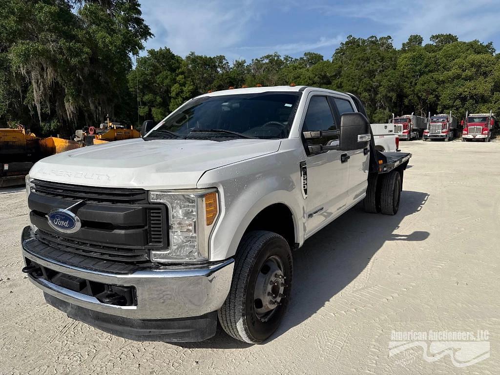 Image of Ford F-350 Primary image