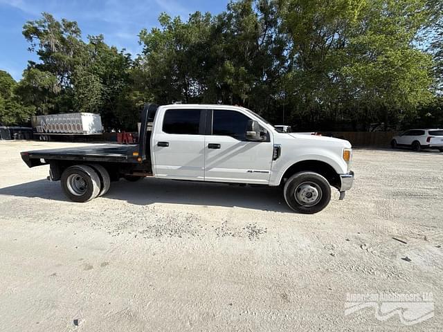 Image of Ford F-350 equipment image 3