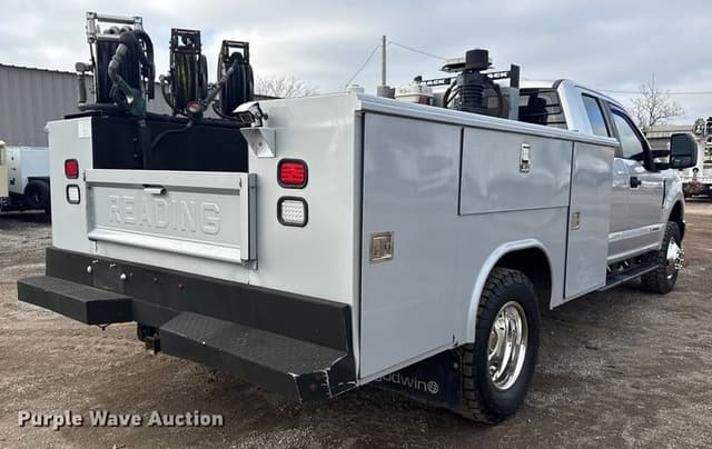 Image of Ford F-350 equipment image 4