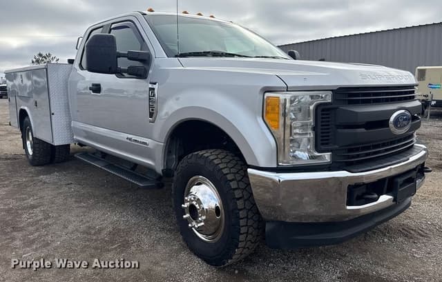 Image of Ford F-350 equipment image 2