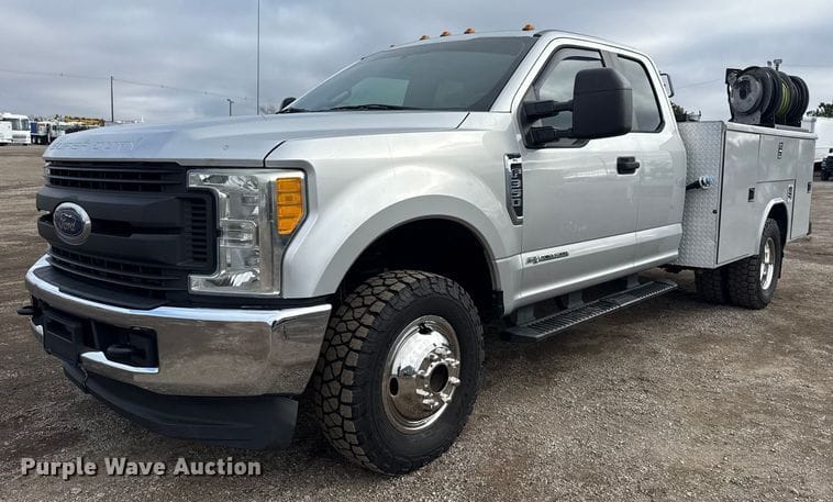 2017 Ford F-350 Equipment Image0