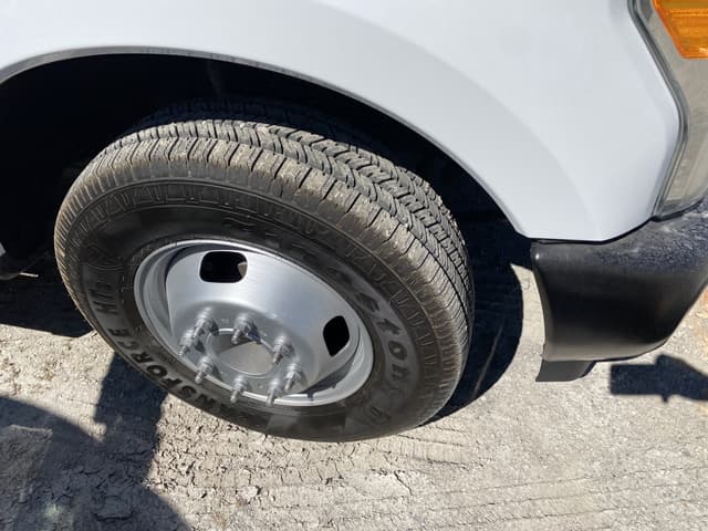 Image of Ford F-350 equipment image 4