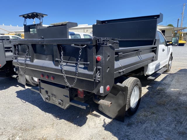 Image of Ford F-350 equipment image 2