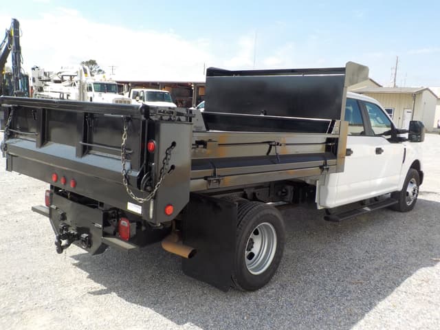Image of Ford F-350 equipment image 2