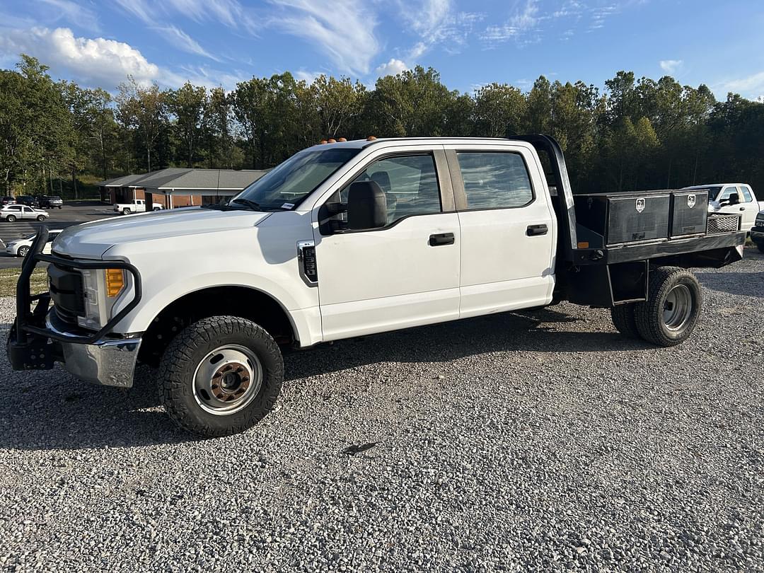 Image of Ford F-350 Primary image