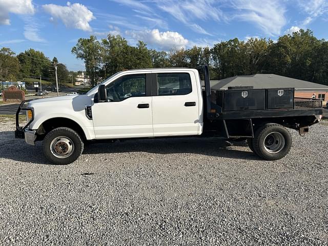 Image of Ford F-350 equipment image 1