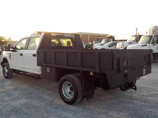 Image of Ford F-350 equipment image 3