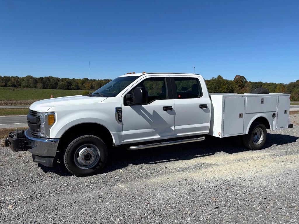 2017 Ford F-350 Equipment Image0