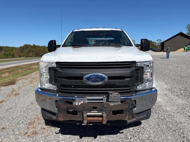 Image of Ford F-350 equipment image 1