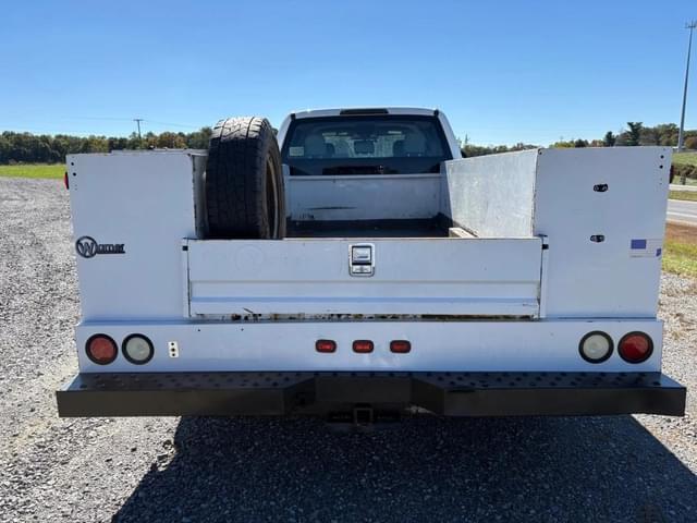 Image of Ford F-350 equipment image 4