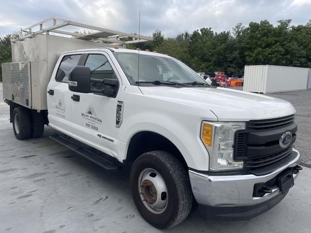 Image of Ford F-350 equipment image 3