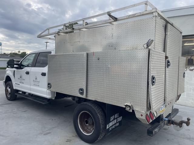 Image of Ford F-350 equipment image 1