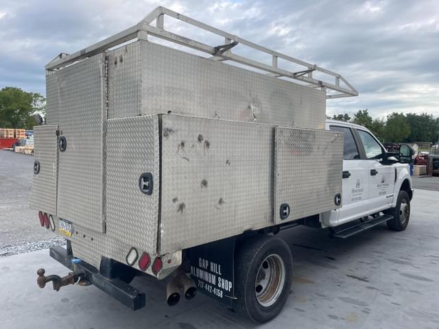 Image of Ford F-350 equipment image 2