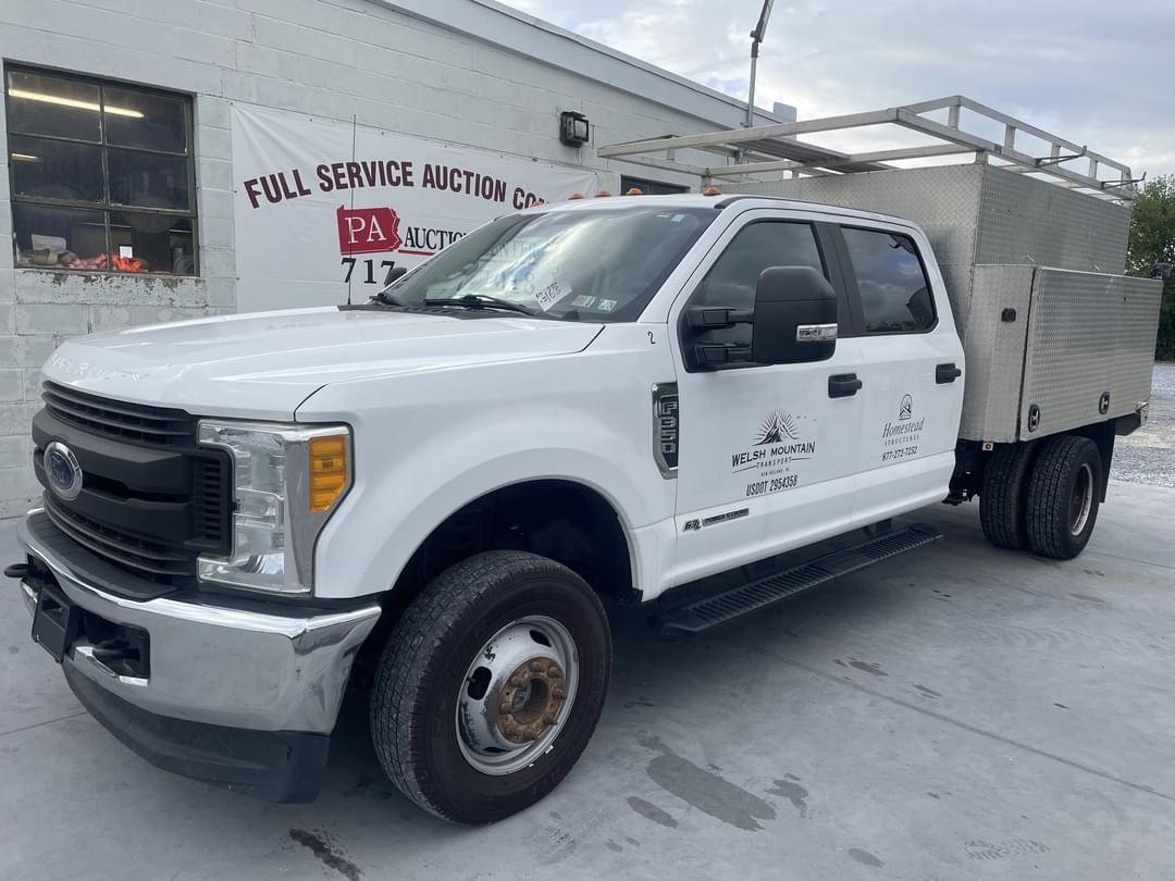 Image of Ford F-350 Primary image