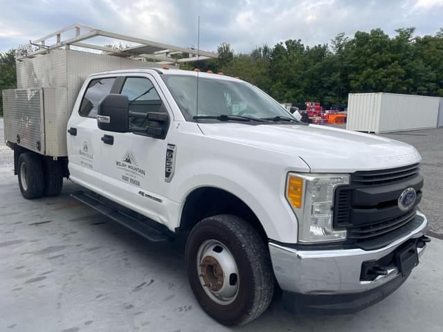 Image of Ford F-350 equipment image 3