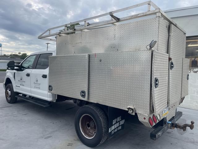 Image of Ford F-350 equipment image 1