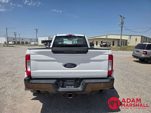 Image of Ford F-350 equipment image 4