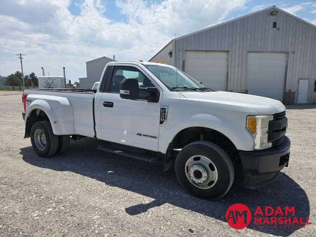 Image of Ford F-350 equipment image 1