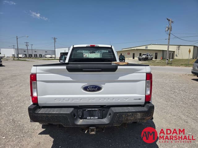 Image of Ford F-350 equipment image 4