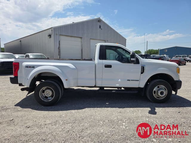 Image of Ford F-350 equipment image 2