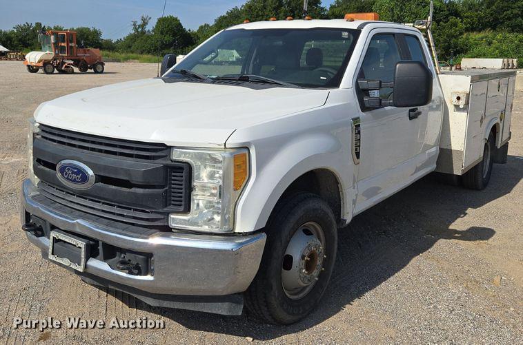 Image of Ford F-350 Primary image