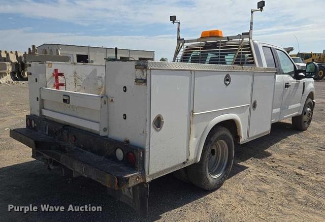 Image of Ford F-350 equipment image 4