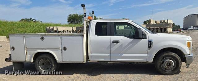 Image of Ford F-350 equipment image 3
