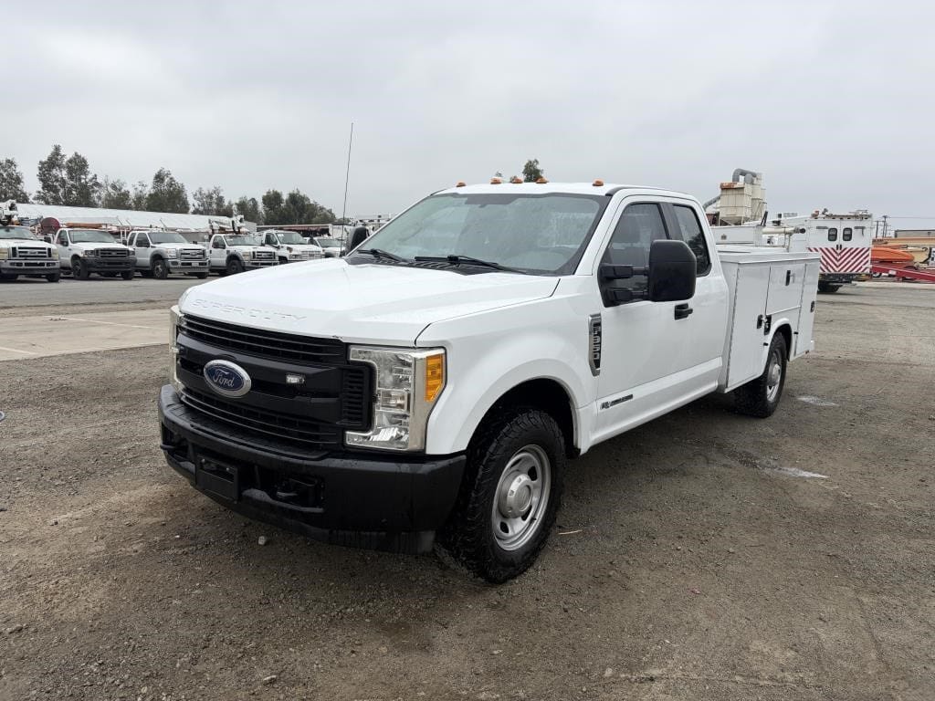 2017 Ford F-350 Equipment Image0