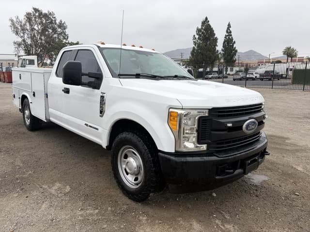 Image of Ford F-350 equipment image 1
