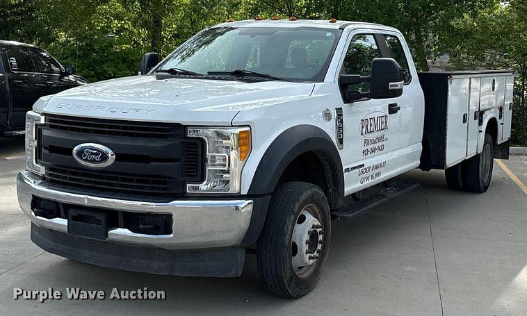 Image of Ford F-450 Primary image