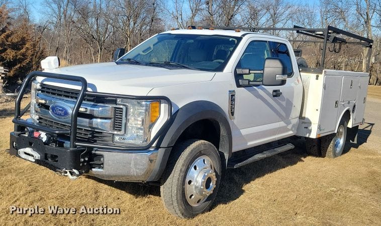 2017 Ford F-450 Equipment Image0