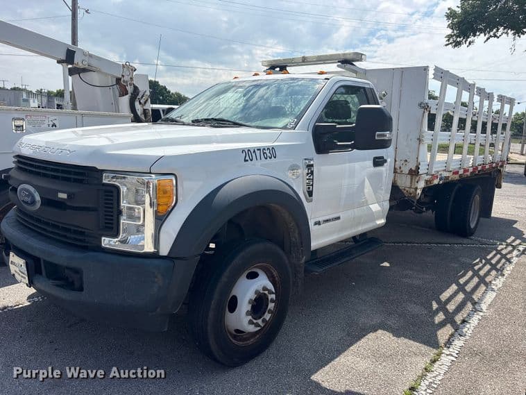 Image of Ford F-450 Primary image
